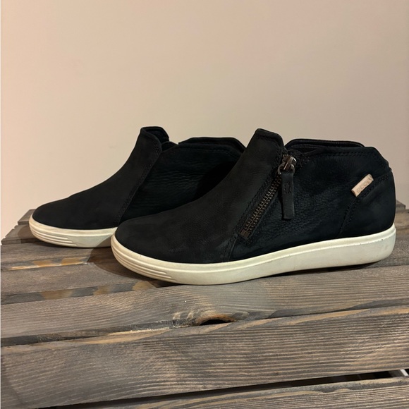 Ecco Black soft Leather low sneaker bootie - Picture 4 of 7